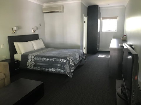 St Francis Winery - Sydneys Hotel 1