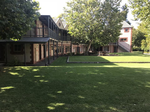 St Francis Winery - Sydneys Hotel 0