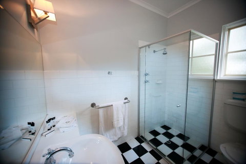 St Francis Winery - Sydneys Hotel 3