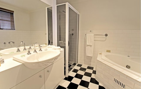 St Francis Winery - Sydneys Hotel 12