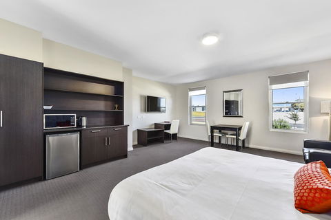 Robe Marina Accommodation - Sydneys Hotel 13