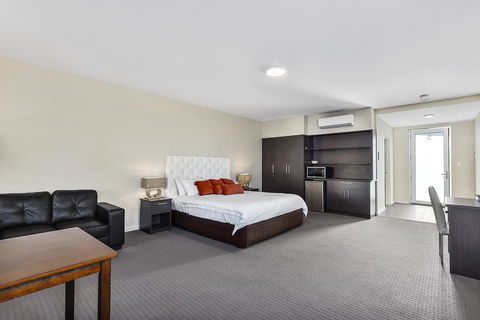 Robe Marina Accommodation - Sydneys Hotel 16
