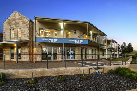 Robe Marina Accommodation - Sydneys Hotel 6