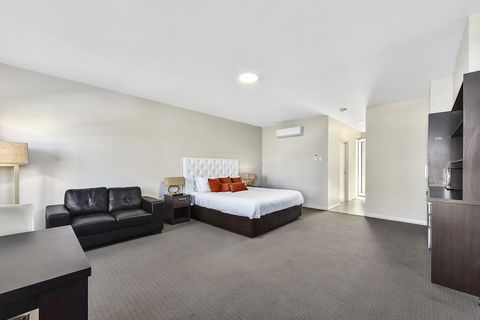 Robe Marina Accommodation - Sydneys Hotel 12