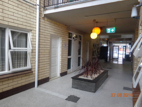Adelaide Backpackers And Travellers Inn - Sydneys Hotel 17