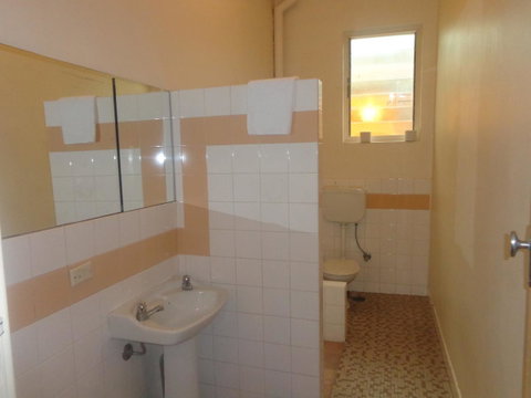 Adelaide Backpackers And Travellers Inn - Sydneys Hotel 44