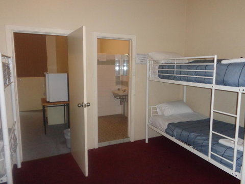 Adelaide Backpackers And Travellers Inn - Sydneys Hotel 4