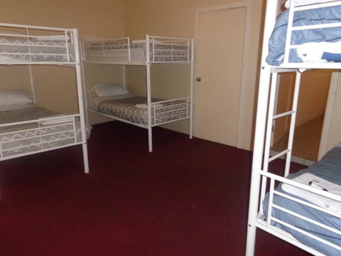Adelaide Backpackers And Travellers Inn - Sydneys Hotel 2