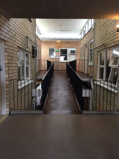 Adelaide Backpackers And Travellers Inn - Sydneys Hotel 10