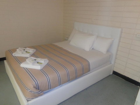 Adelaide Backpackers And Travellers Inn - Sydneys Hotel 24