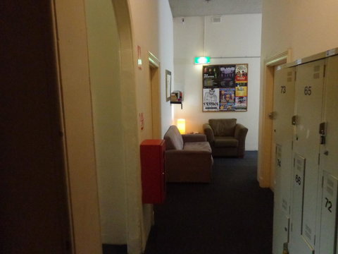 Adelaide Backpackers And Travellers Inn - Sydneys Hotel 12