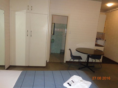 Adelaide Backpackers And Travellers Inn - Sydneys Hotel 21