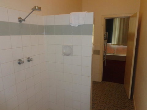 Adelaide Backpackers And Travellers Inn - Sydneys Hotel 5