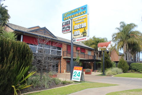 Cattlemans Country Motor Inn & Serviced Apartments - Sydneys Hotel 2