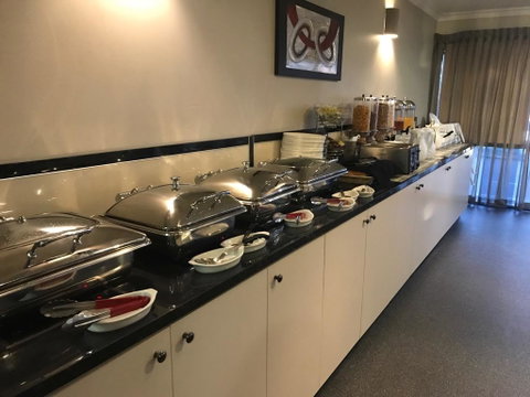 Cattlemans Country Motor Inn & Serviced Apartments - Sydneys Hotel 5