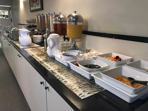 Cattlemans Country Motor Inn & Serviced Apartments - Sydneys Hotel 4