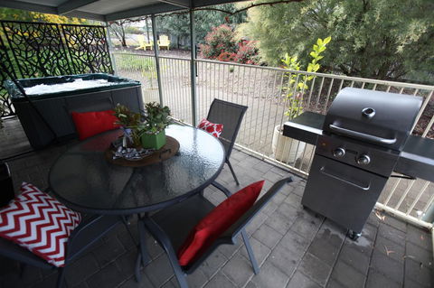 One Tree Bed And Breakfast - Sydneys Hotel 3