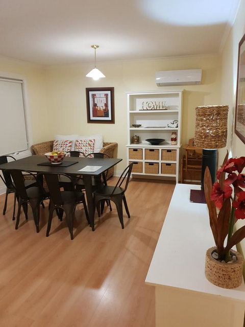 Donnybrook Cottages - Donnybrook - Sydneys Hotel 3