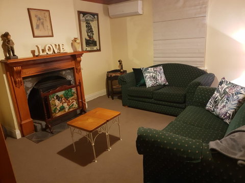 Donnybrook Cottages - Donnybrook - Sydneys Hotel 7