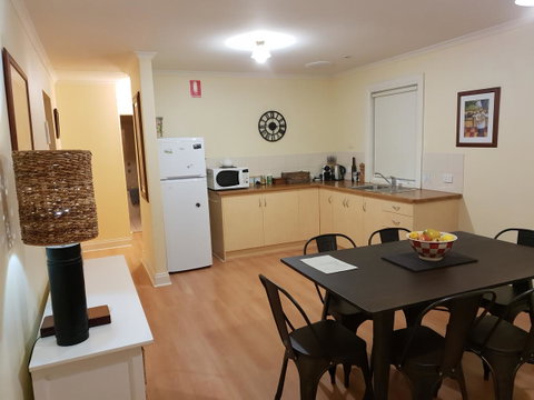 Donnybrook Cottages - Donnybrook - Sydneys Hotel 4