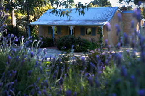 Donnybrook Cottages - Donnybrook - Sydneys Hotel 0
