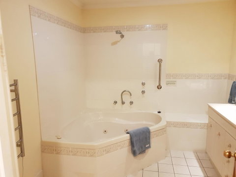 Donnybrook Cottages - Donnybrook - Sydneys Hotel 10