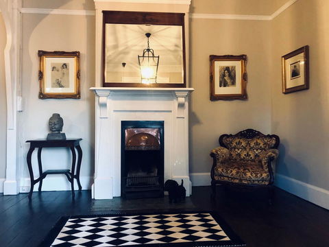 Belmore Cottage - Sydneys Hotel 1