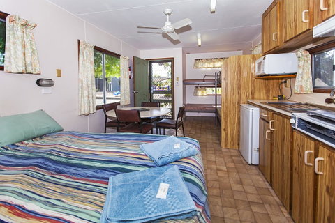 Echo Holiday Parks - Naracoorte - Sydneys Hotel 2