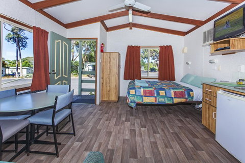 Echo Holiday Parks - Naracoorte - Sydneys Hotel 43