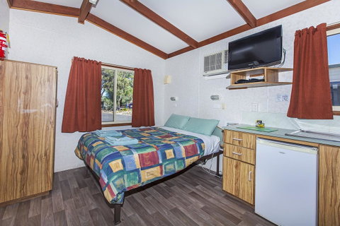 Echo Holiday Parks - Naracoorte - Sydneys Hotel 42