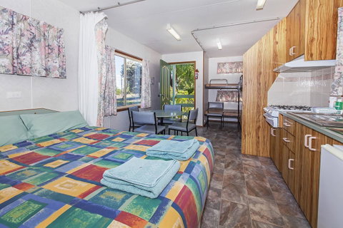 Echo Holiday Parks - Naracoorte - Sydneys Hotel 0