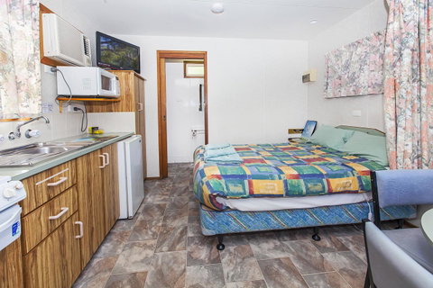 Echo Holiday Parks - Naracoorte - Sydneys Hotel 11