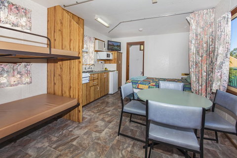 Echo Holiday Parks - Naracoorte - Sydneys Hotel 10