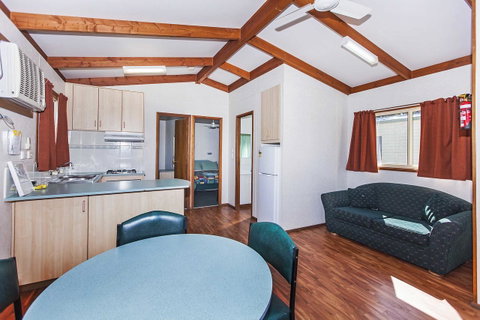 Echo Holiday Parks - Naracoorte - Sydneys Hotel 12