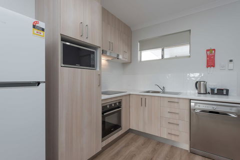 Jurien Bay Motel Apartments - Sydneys Hotel 16