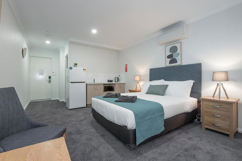 Jurien Bay Motel Apartments - Sydneys Hotel 9