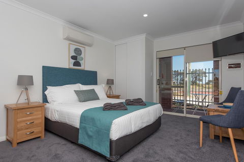 Jurien Bay Motel Apartments - Sydneys Hotel 14