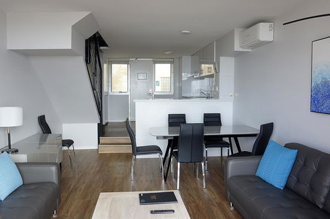 Oceanside 23 - Sydneys Hotel 5