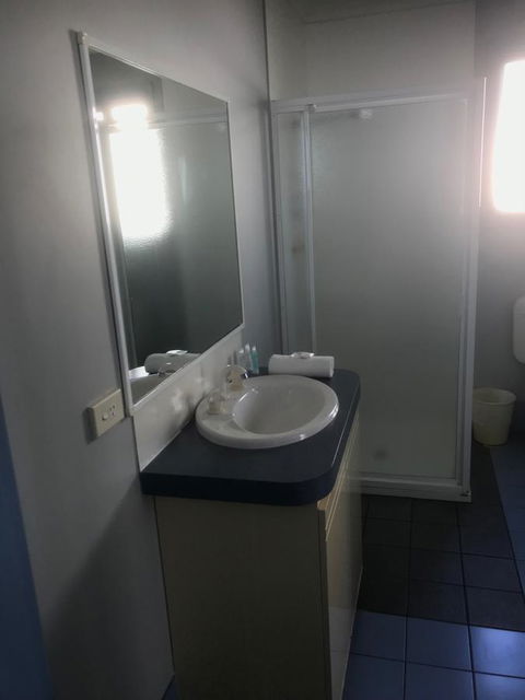 Riverview Tourist Park - Sydneys Hotel 9