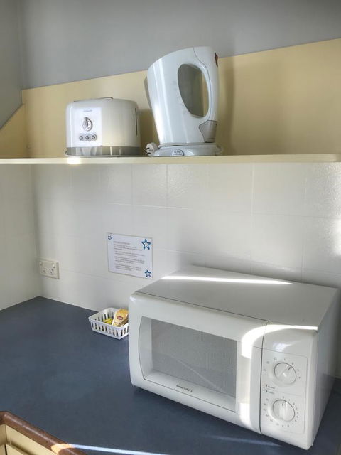 Riverview Tourist Park - Sydneys Hotel 11