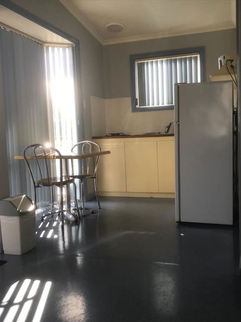 Riverview Tourist Park - Sydneys Hotel 12