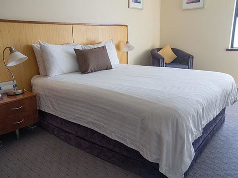 Ocean Beach Hotel - Sydneys Hotel 0