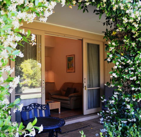 Grapevines Boutique Accommodation - Sydneys Hotel 7