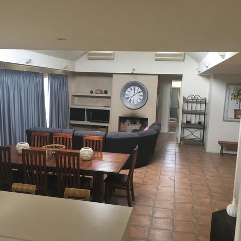 Grapevines Boutique Accommodation - Sydneys Hotel 4