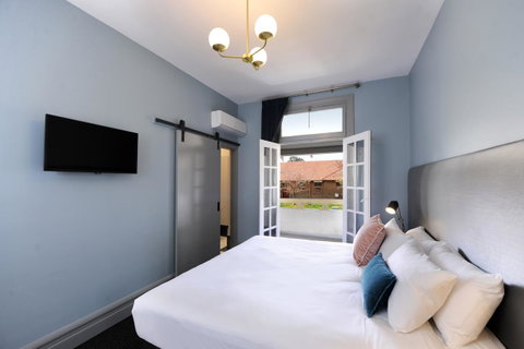 The Stirling Arms Hotel - Sydneys Hotel 6