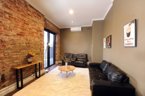 The Stirling Arms Hotel - Sydneys Hotel 31