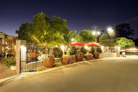 The Stirling Arms Hotel - Sydneys Hotel 1