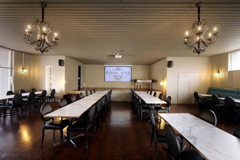 The Stirling Arms Hotel - Sydneys Hotel 16