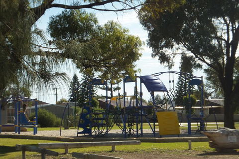Ocean Beach Chalet 18 - Sydneys Hotel 22
