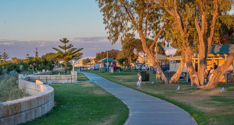 Ocean Beach Chalet 18 - Sydneys Hotel 30